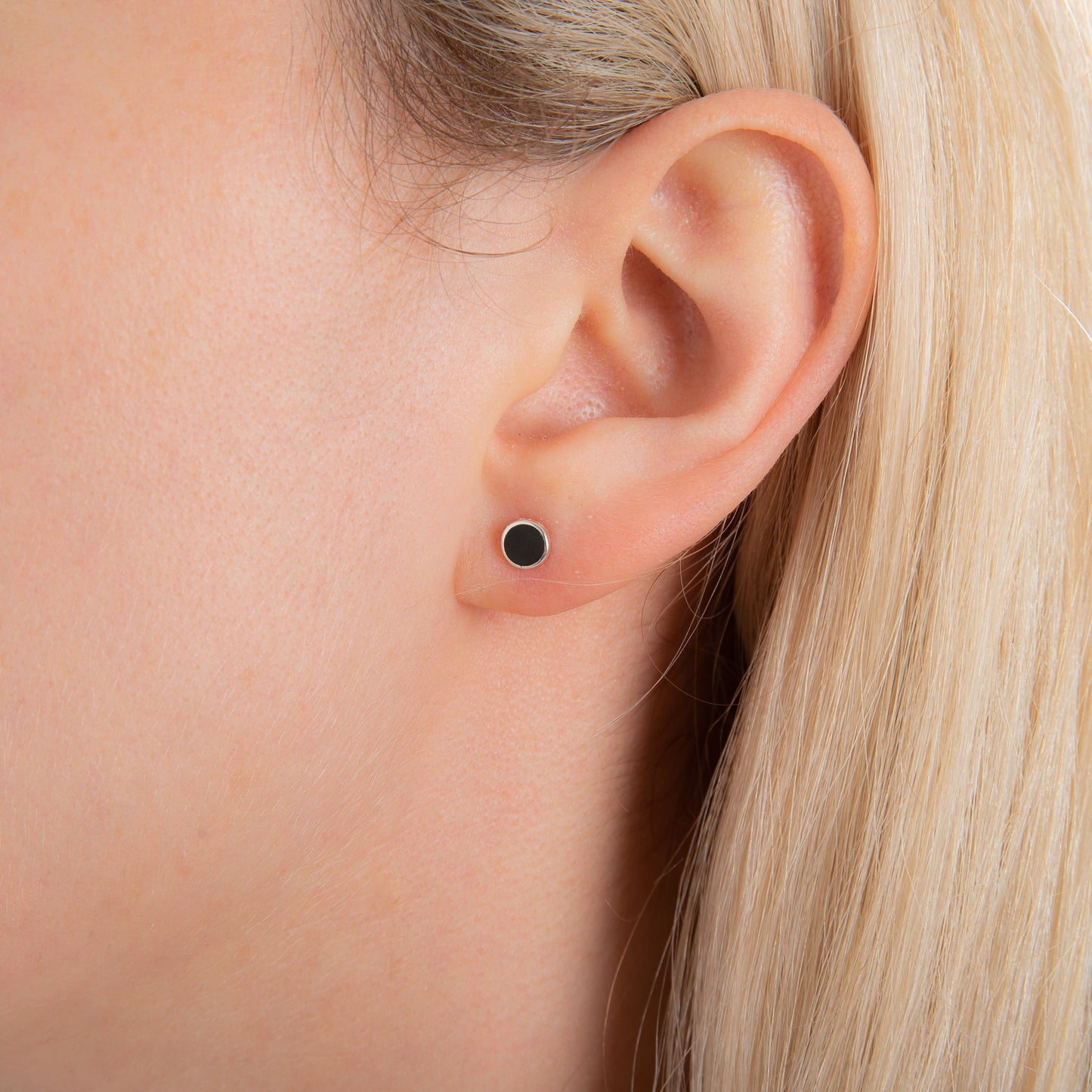 Sterling Silver Round Circle Black Enamel Disc Minimalist Stud Earrings