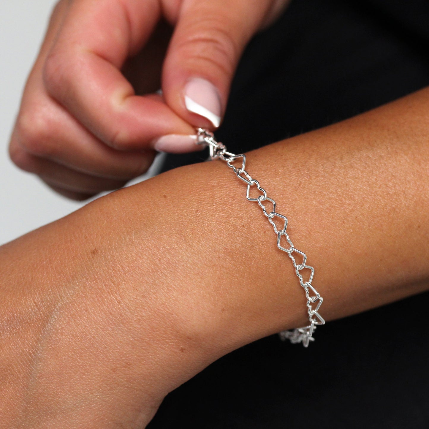 Sterling Silver 7.5 Inch Hearts Bracelet w Heart Clasp