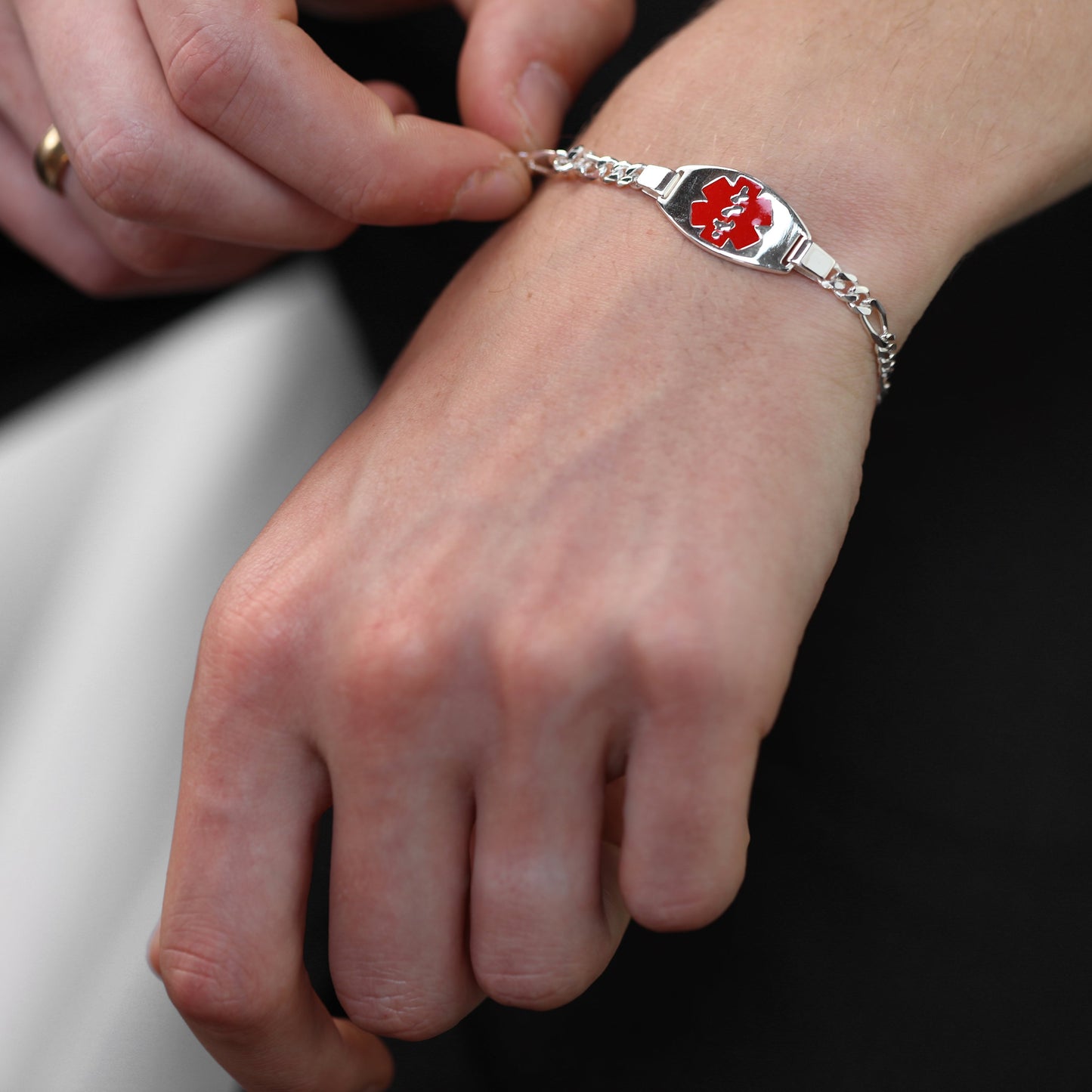 Sterling Silver Mens & Womens Medical Alert ID Bracelet with Large Oval Engravable Plate 7 - 8 Inches