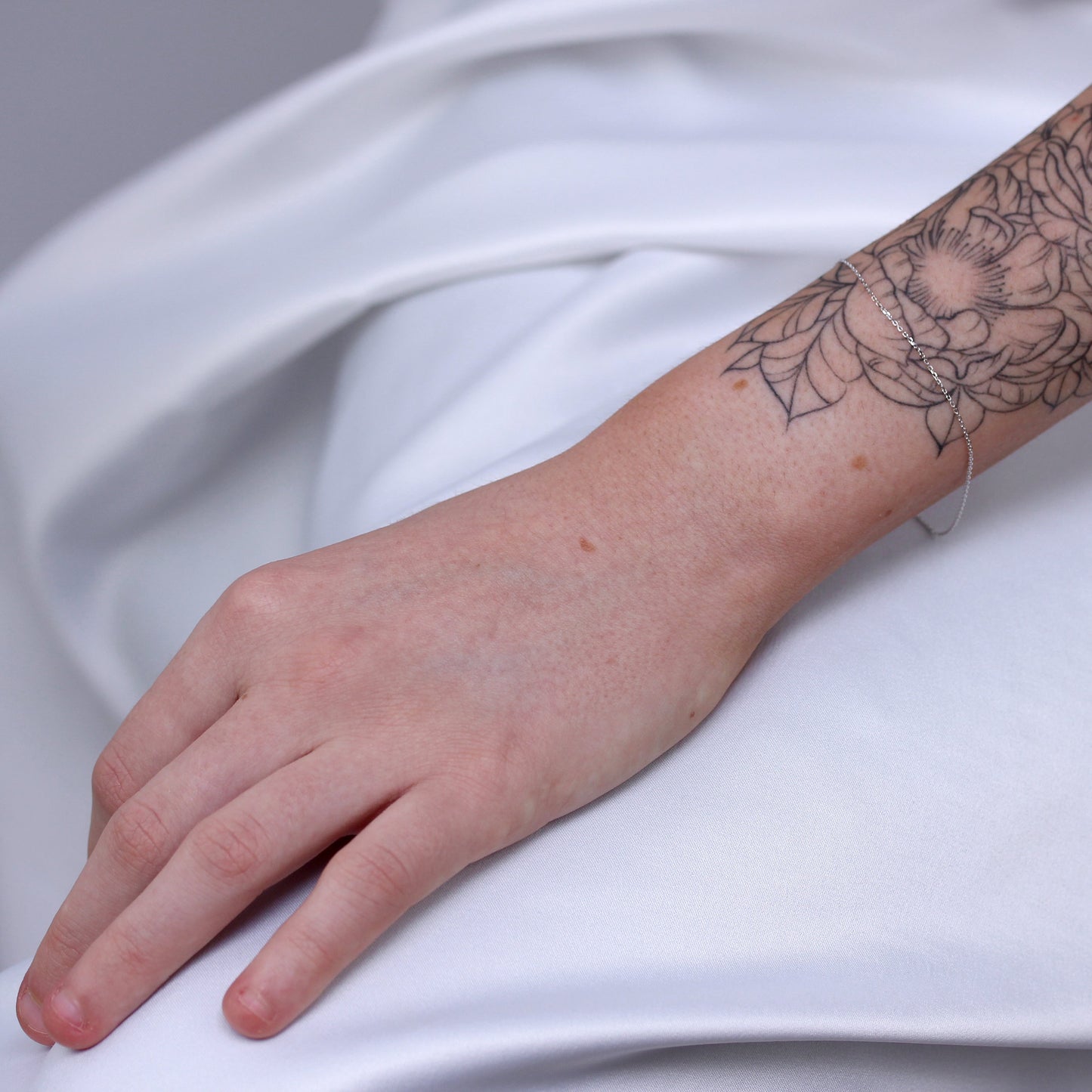 9ct White Gold Faceted Trace Chain Bracelet 7 - 8 Inches