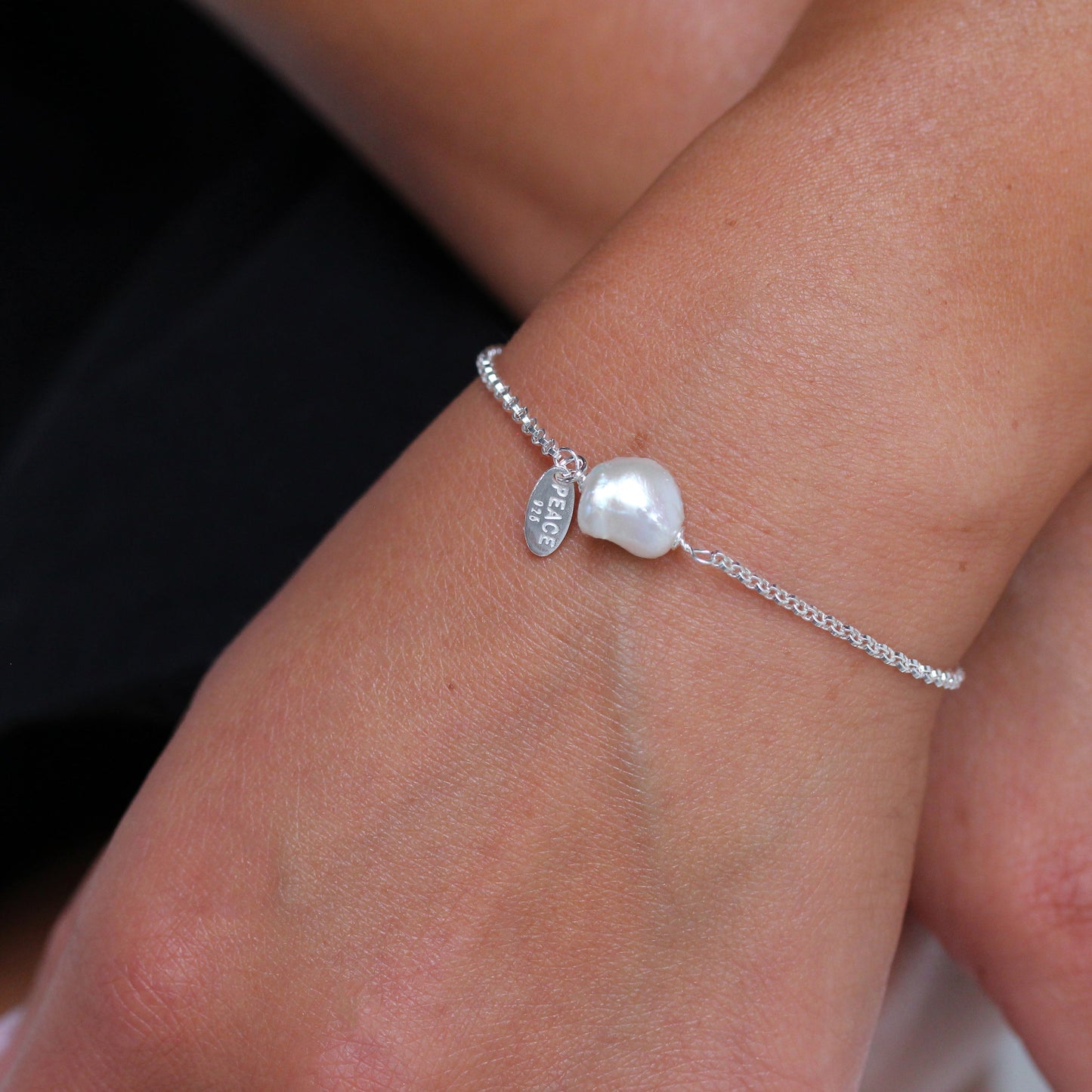 Sterling Silver Rolo Chain Bracelet with Natural Freshwater Pearl
