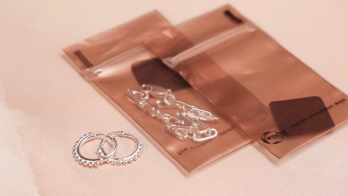 how to prevent jewellery tarnishing: anti-tarnish bags