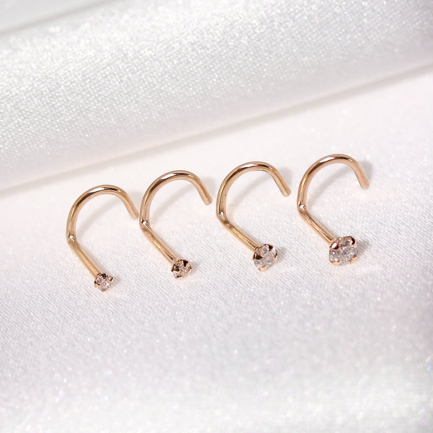 9ct Yellow Gold Diamond Nose Screw