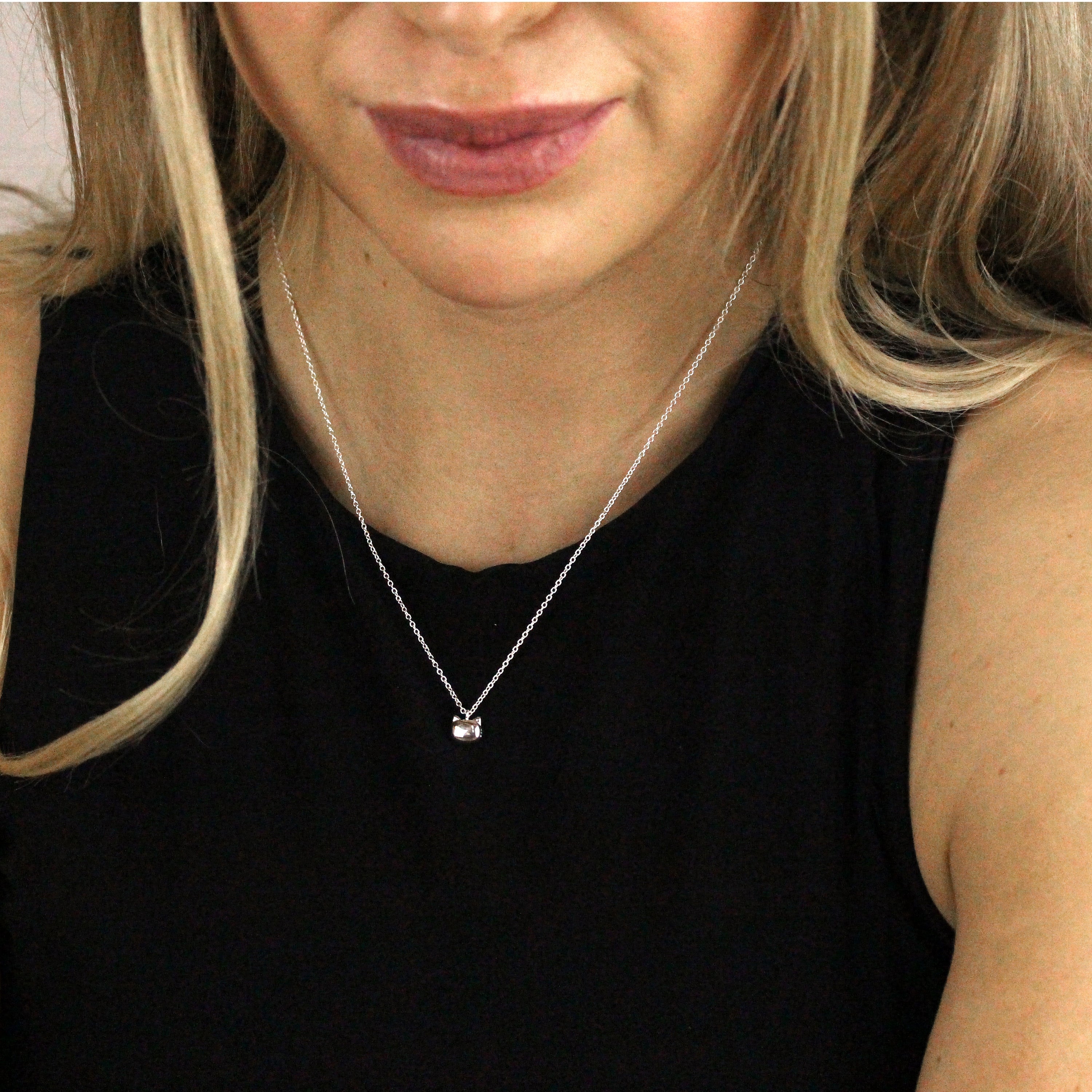 Sterling Silver Cats Head Necklace w 18 Inch Chain