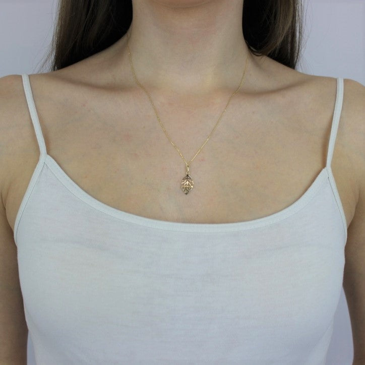 9ct Gold Cut Out Leaf Pendant Necklace 16 - 20 Inches