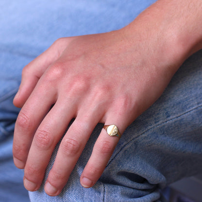 9ct Gold Engraved Ladies Round Signet Ring Size L - Q